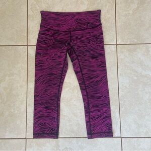 Lululemon Wunder Under Crop III (21")
Life Lines Polar Pink Black 
women size 6